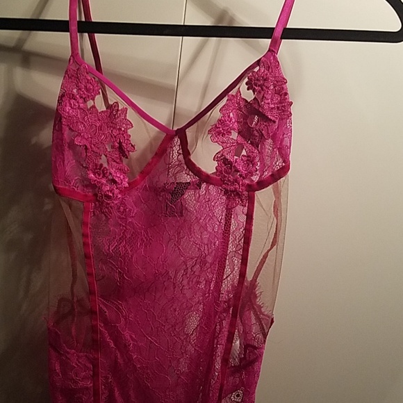 NWT Fuchsia Floral Lace Bodysuit - Picture 2 of 4